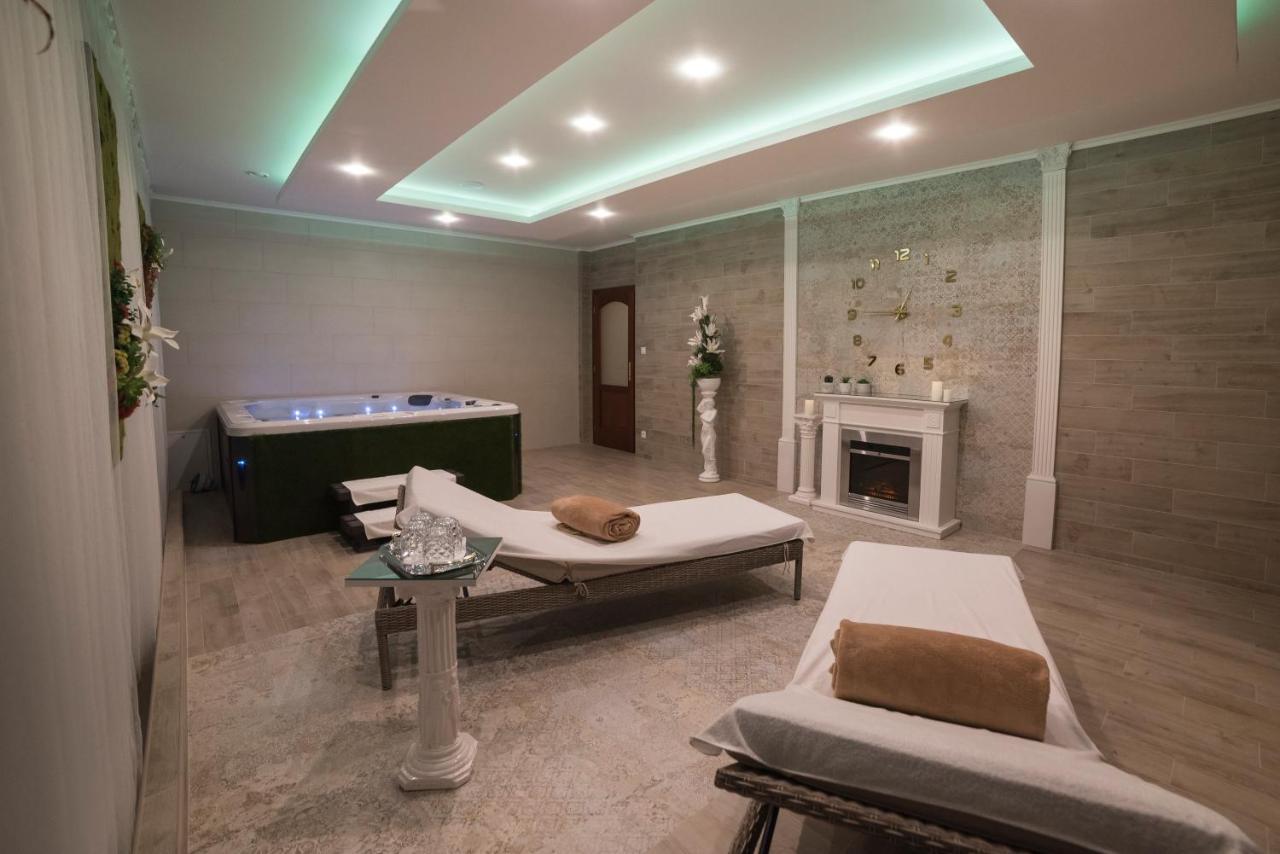 Hotel Alfa Giraltovce Bagian luar foto