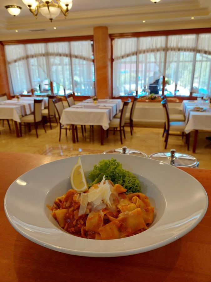 Hotel Alfa Giraltovce Bagian luar foto