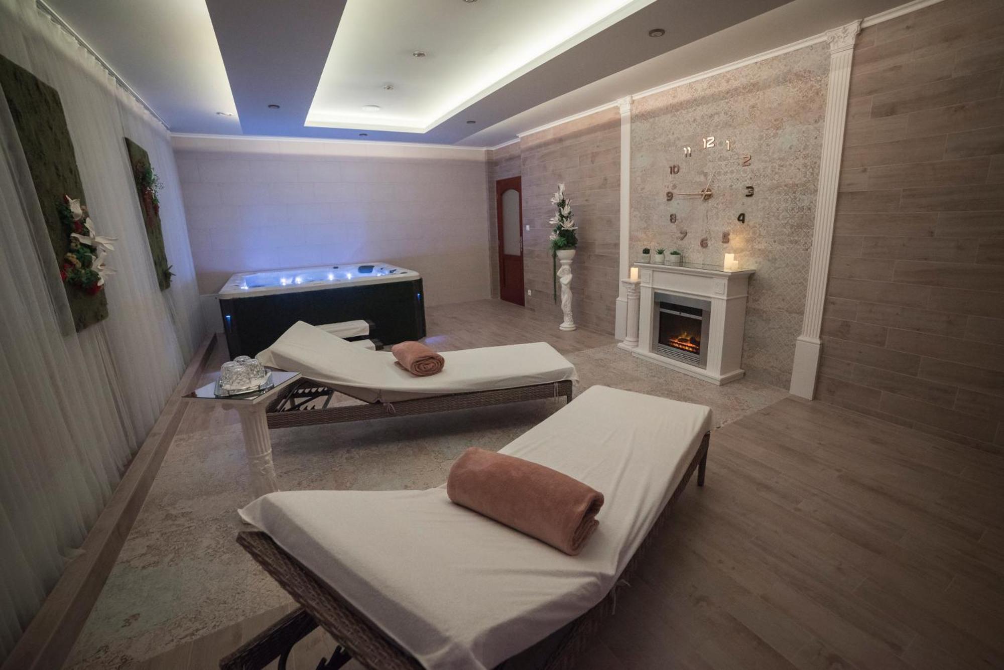 Hotel Alfa Giraltovce Bagian luar foto