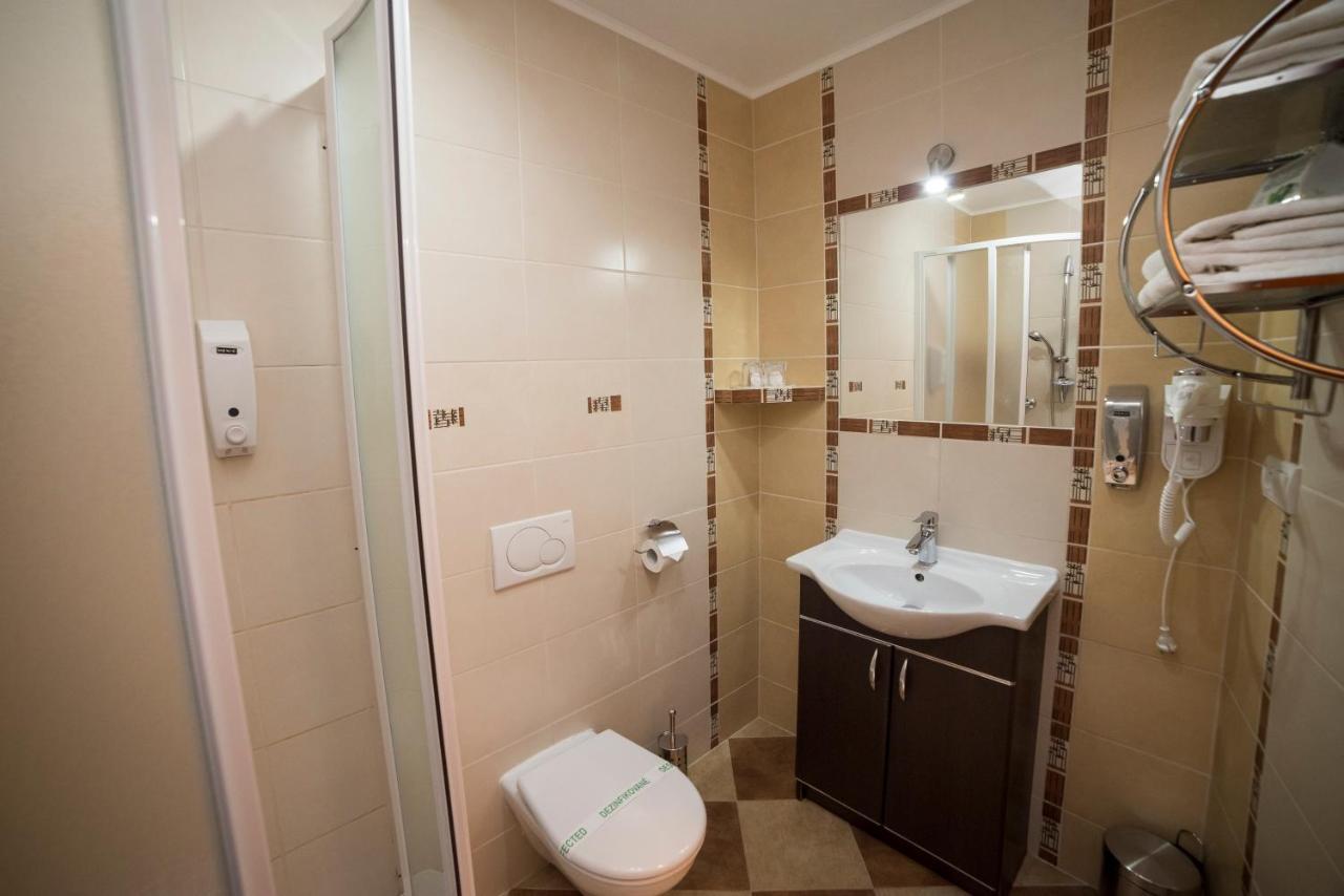 Hotel Alfa Giraltovce Bagian luar foto