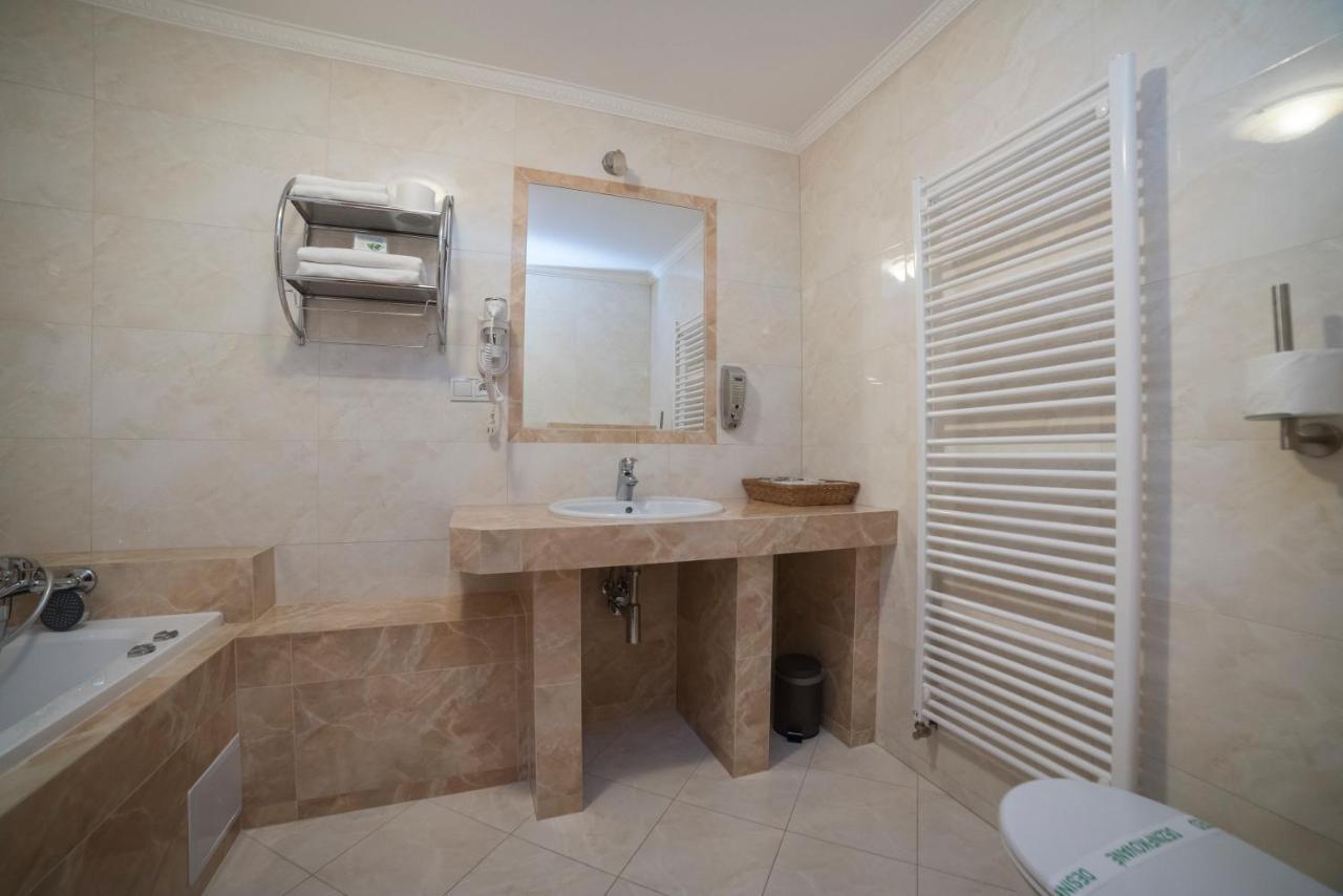 Hotel Alfa Giraltovce Bagian luar foto