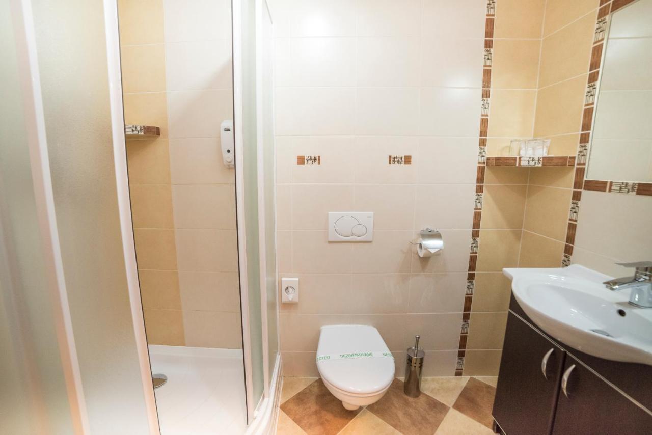 Hotel Alfa Giraltovce Bagian luar foto