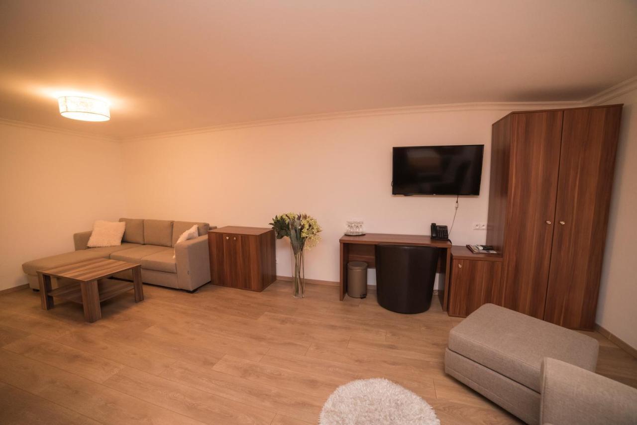 Hotel Alfa Giraltovce Bagian luar foto
