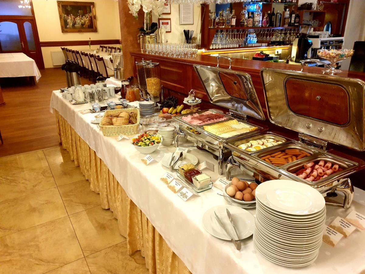 Hotel Alfa Giraltovce Bagian luar foto